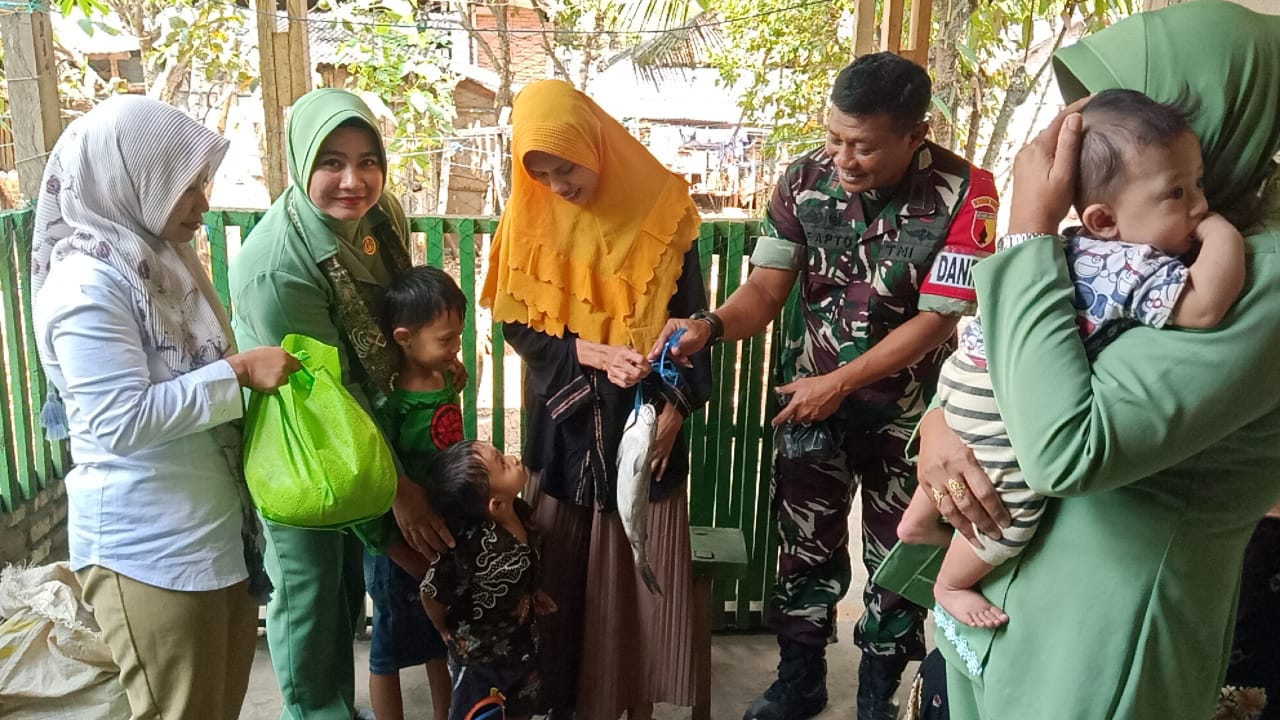 You are currently viewing Gemar Makan Ikan, Cegah Dan Atasi Penurunan Stunting Di Wilayah Koramil 0801/09 Sudimoro