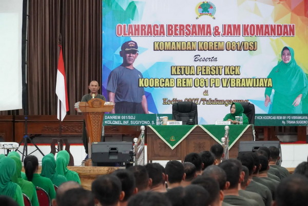 You are currently viewing Olahraga Bersama dengan Anggota Kodim 0807/Tulungagung, Danrem Ingatkan Pentingnya Menjadi Contoh