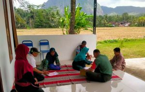 Read more about the article Sertu Suntoro Dampingi Petugas Mendata Kelengkapan Administrasi PTSL Warga Binaan