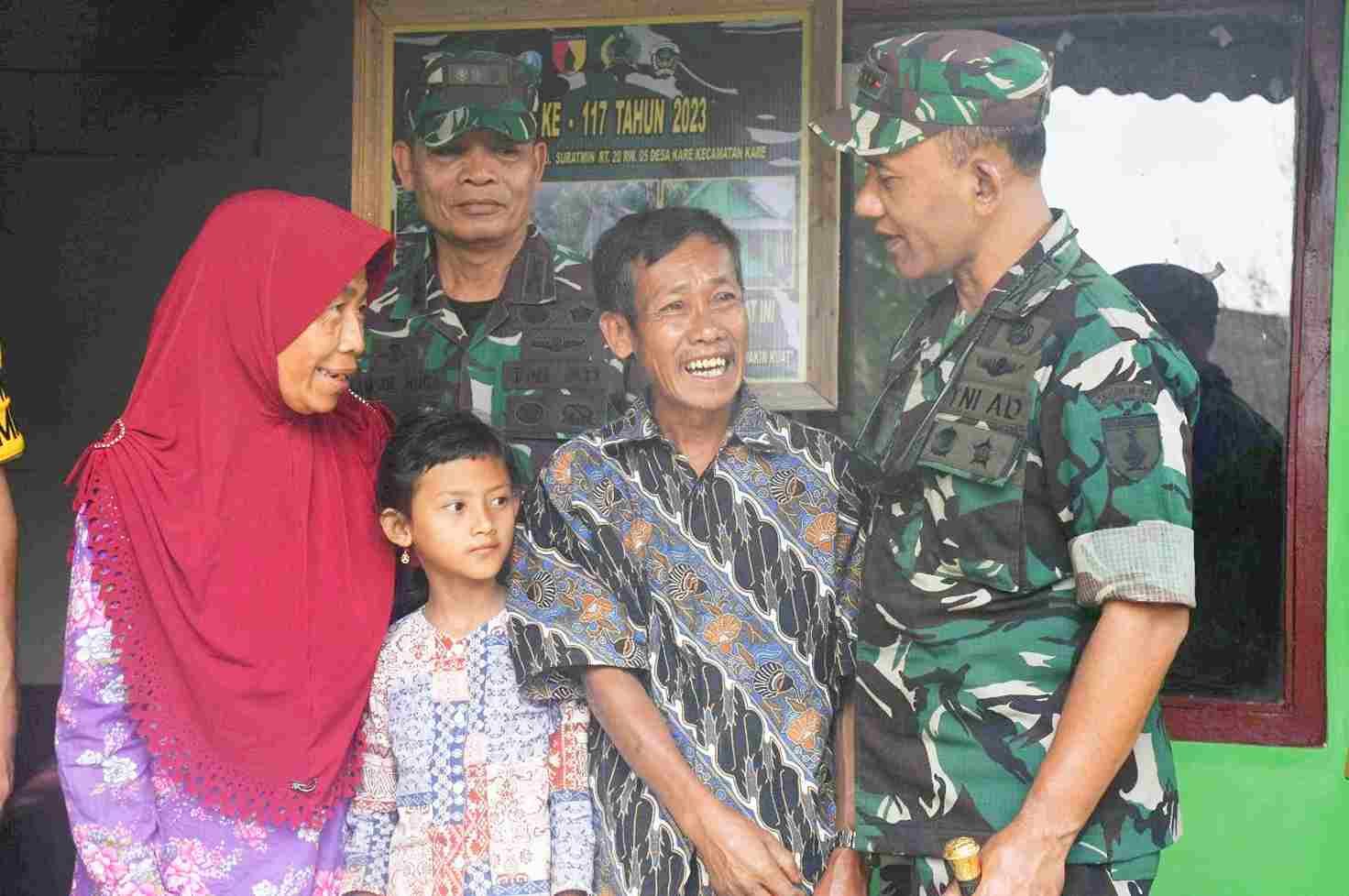 Read more about the article Dikunjungi Danrem 081/DSJ, Suratmin Tak Bisa Tutupi Rasa Gembiranya