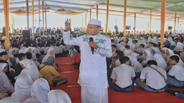 You are currently viewing Pemprov Lampung Gelar Pengajian Akbar Hadirkan Ustadz  Das’ad Latif