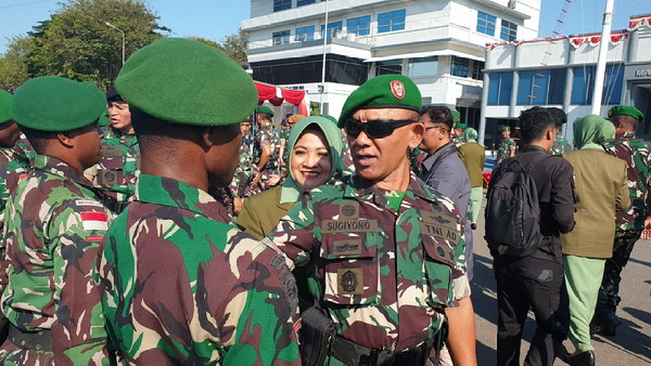 You are currently viewing Danrem 081/DSJ Hadiri Upacara Penyambutan Satgas Pamtas RI-Papua Nugini Yonif 511/DY