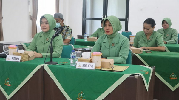 Read more about the article Anggota Persit Kodim Tulungagung Ikuti Pelatihan Pembuatan Berita Secara Virtual