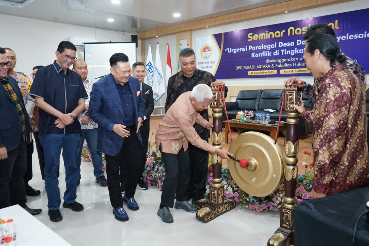 Read more about the article Bupati Asahan Buka Seminar Nasional DPC Peradi Astara