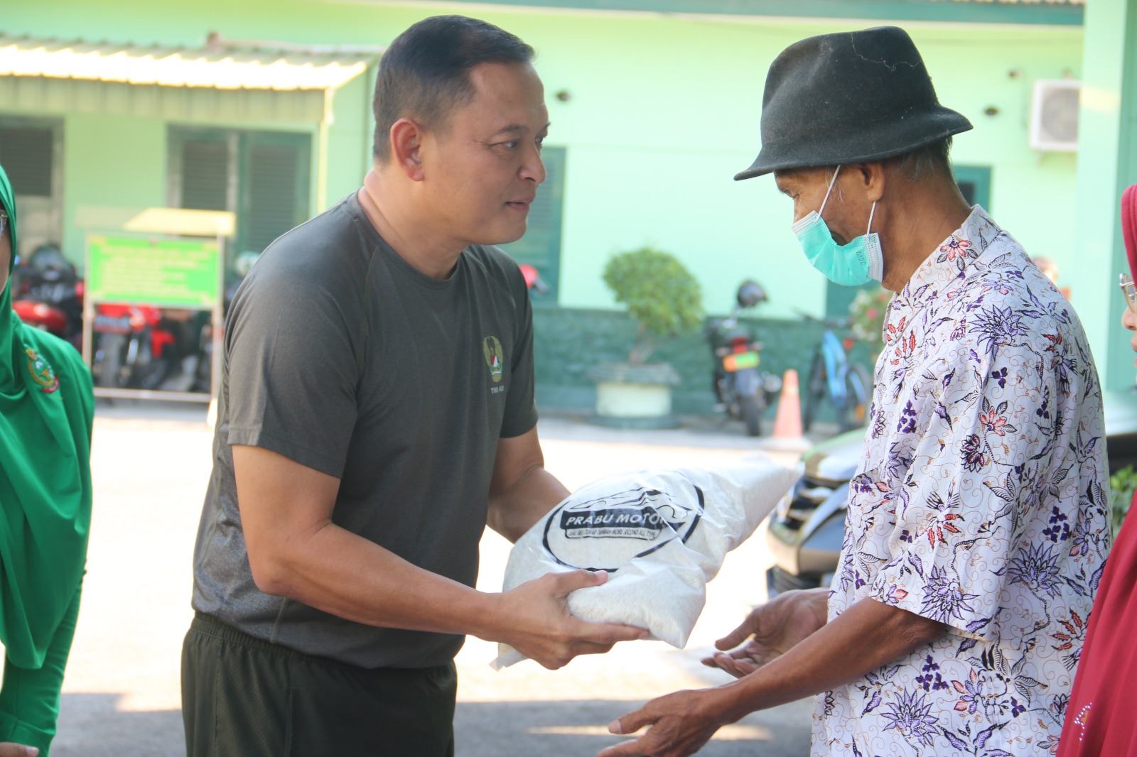 You are currently viewing Jelang HUT TNI Ke-78, Kodim Madiun Gelar Baksos Bentuk Keperdulian Terhadap Masyarakat