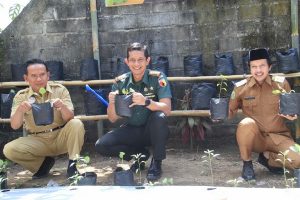 Read more about the article Langkah Bersama: Dandim Trenggalek dan Wakil Bupati Dukung Gerakan Tanam Cepat Panen di Desa Pandean