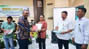 Read more about the article Ni Ketut Dewi Nadi Hadir Pembinaan dan Serah Terima Tanda Daftar Pura dan Pasraman