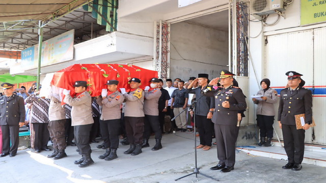 Read more about the article Kapolsek Geyer AKP Sunarto Meninggal Dunia Saat Bertugas