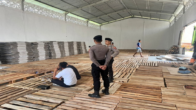 You are currently viewing Polres Pringsewu Amankan Kedatangan Logistik Pemilu