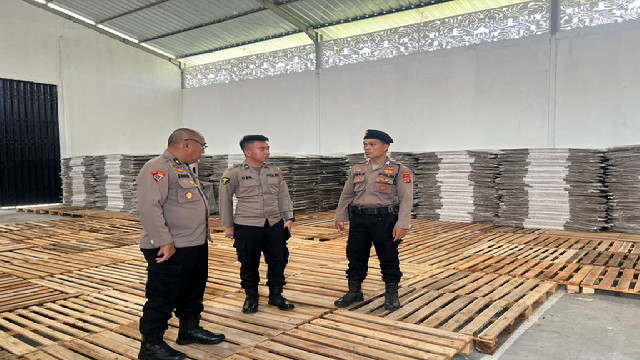 You are currently viewing Kabag Ops Polres Pringsewu Cek Logistik Pemilu, Ini Tujuannya