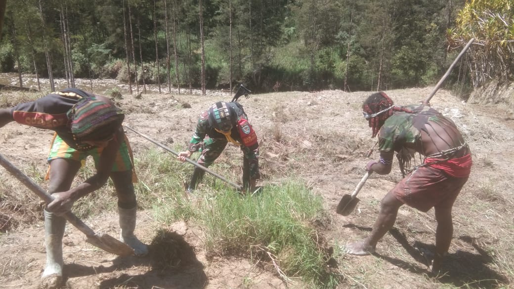 Read more about the article Satgas Mobil Raider 300 Siliwangi Bantu Warga Mayuberi
