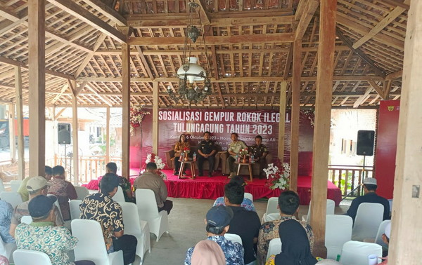 You are currently viewing Pastikan Aman dan Lancar, Serka Sudarlan Ikuti Sosialisasi Gempur Rokok Ilegal