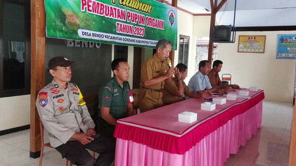 You are currently viewing Dampingi Gapoktan, Kopda Agus Setiawan Hadiri Pelatihan Pembuatan Pupuk Organik