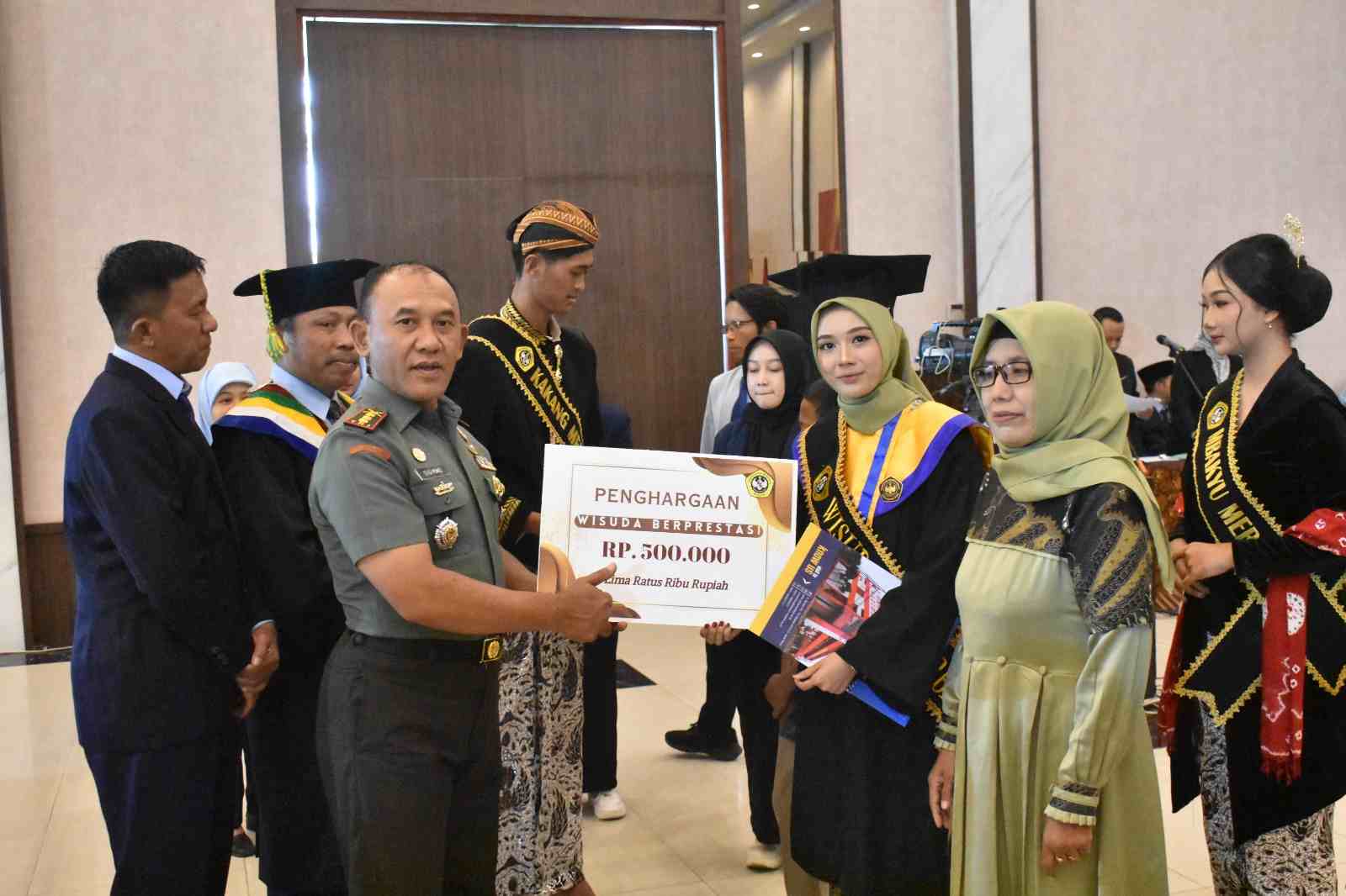 Read more about the article Melalui Danrem 081/DSJ, Pangdam V/Brawijaya Mengaku Bangga dengan Prestasi Unmer Madiun