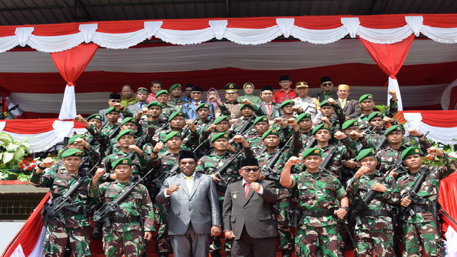 Read more about the article Satgas Yonif 122/TS Laksanakan Upacara Hari Pahlawan di Perbatasan RI-PNG