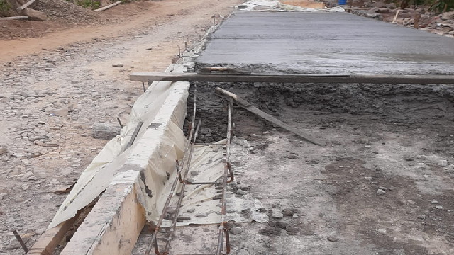 Read more about the article Proyek Rigit Beton Dipekon Gading Pugung Dikerjakan Serampangan