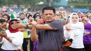 Read more about the article Peserta HUT PGRI Tubaba Bergerak Bersama Pj Bupati dalam Jalan Sehat