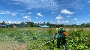 Read more about the article Satgas Pamtas Yonarmed10/Bradjamusti Kerja bhakti Bersama Masyarakat