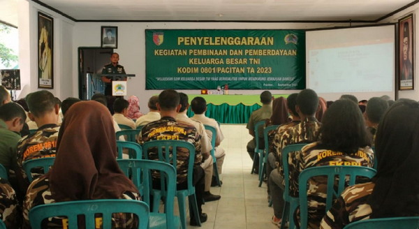 You are currently viewing Tingkatkan SDM, Kodim 0801/Pacitan Gelar Pembinaan dan Pemberdayaan Keluarga Besar TNI TA. 2023