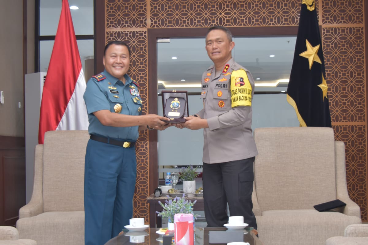 Read more about the article Gubernur AAL  Courtesy Call ke Kapolda Jatim