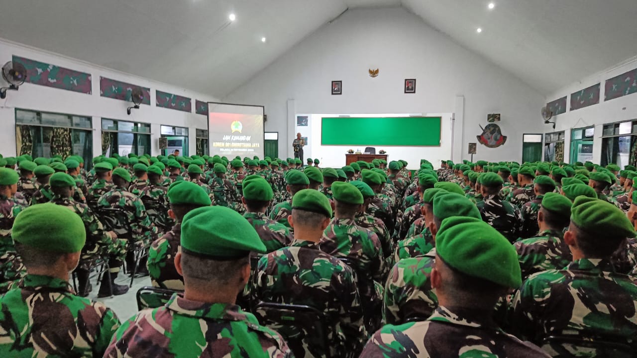 You are currently viewing Di Hadapan Prajurit Badak Hitam, Danrem 081/DSJ Tekankan Soliditas Dan Keimanan