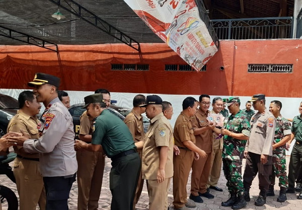 You are currently viewing Muspika Ngunut Ikuti Tasyakuran Hari PGRI dan Hari Guru Nasional Tahun 2023