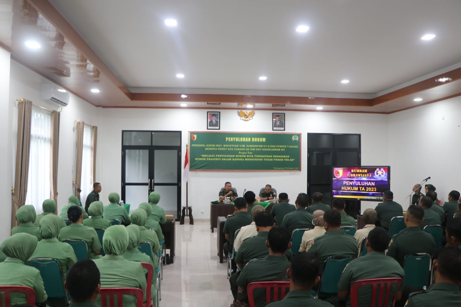 You are currently viewing Tambah Wawasan, Anggota Kodim Tulungagung Ikuti Penyuluhan Hukum