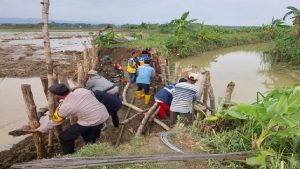 Read more about the article Curah Hujan Tinggi Akibatkan Tanggul Jebol