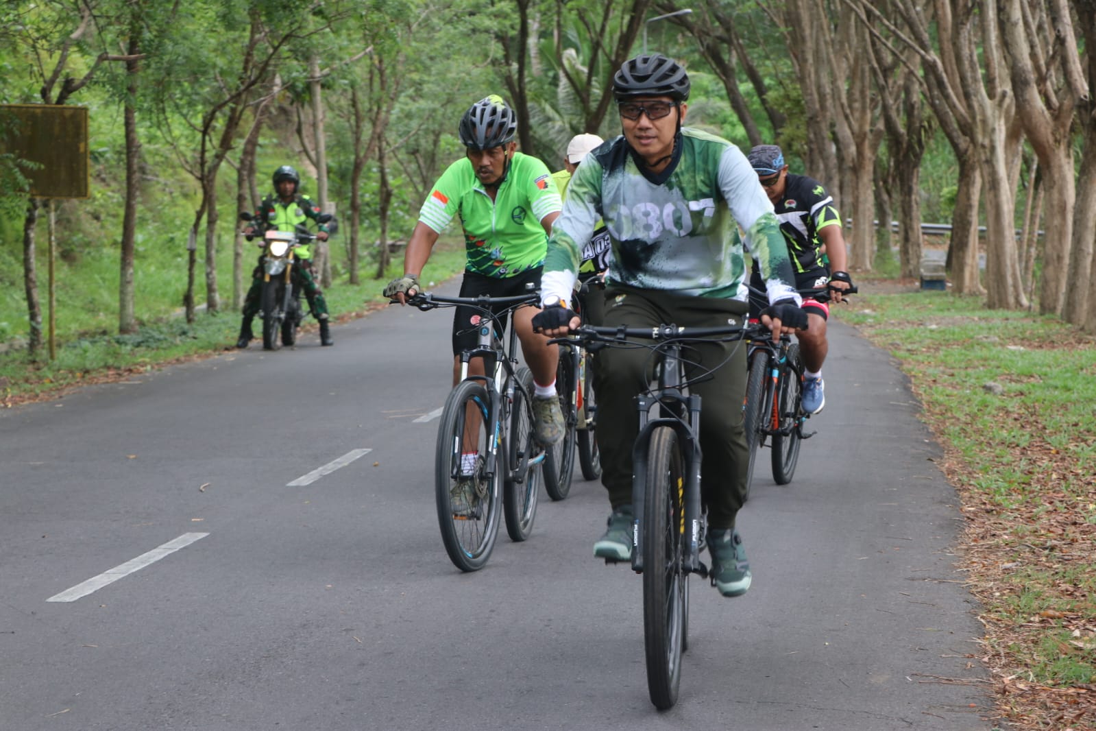 You are currently viewing Jaga Kebugaran, Dandim Tulungagung Gowes Bersama Anggota