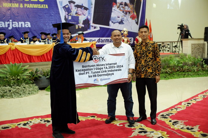 Read more about the article IKA Darmajaya Berikan Bantuan Akses Internet ke Kampus
