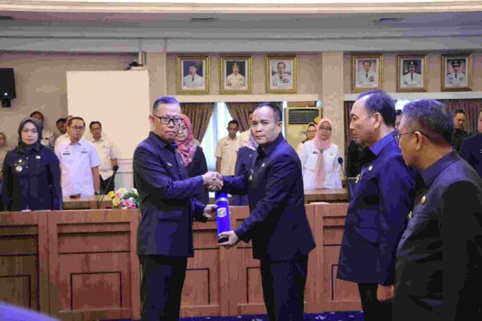 Read more about the article Gubernur Lampung Melantik dan Mengambil Sumpah Jabatan Pejabat Pimpinan Tinggi Pratama