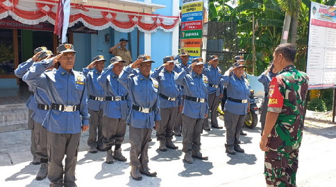 You are currently viewing Jelang Pemilu, Babinsa Koramil 17/Sawahan Berikan Pembekalan Peningkatan Kapasitas Linmas