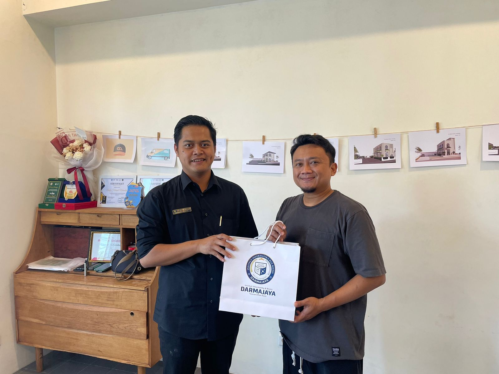 You are currently viewing Eksplorasi IIB Darmajaya: Inovasi Desain Interior di Perusahaan Guna