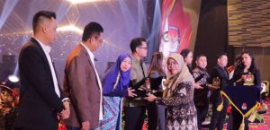 Read more about the article Kontribusi Unggul IIB Darmajaya, Terima Penghargaan dari KPU Provinsi Lampung