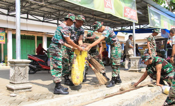 You are currently viewing Langkah Proaktif Kodim 0806/Trenggalek: Jumat Bersih, Wujud Kepedulian untuk Lingkungan yang Lebih Sehat