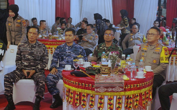 Read more about the article Bersama Forkopimda Provinsi Lampung, Danrem 043/Gatam Pantau Situasi Kamtibmas Malam Pergantian Tahun Baru 2024