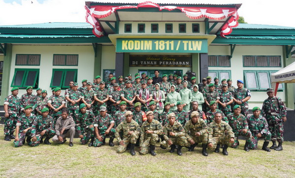 Read more about the article Pangdam Kasuari Kunjungi Kodim 1811/TLK : Sebagai Prajurit OAP, Harus Menjadi Contoh Dalam Memelopori Masyarakat Dengan Kegiatan Positif