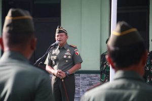 Read more about the article Pimpin Upacara Bendera, Dandim Madiun Kembali Ingatkan Prajurit Tentang Netralitas TNI