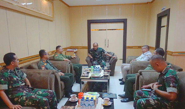 Read more about the article Pangdam Kasuari Terima Audiensi Kepala BBKSDA Papua Barat dan BBTNTC, Bahas Kerjasama Dalam Pengawasan