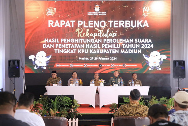 You are currently viewing Dandim bersama Forkopimda Kabupaten Madiun Pantau Rekapitulasi Perhitungan Suara