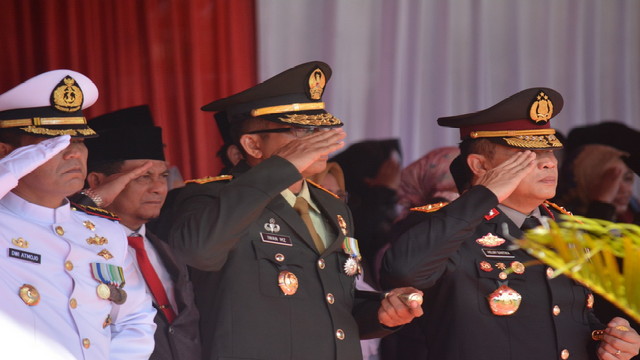 You are currently viewing Danrem 043/Gatam Hadiri Upacara Hari Jadi Ke-60 Provinsi Lampung