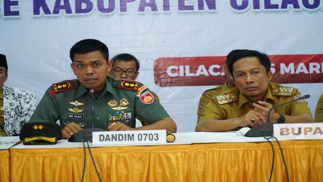 You are currently viewing Dandim 0703/Cilacap Berikan Wawasan Kebangsaan Kepada Ratusan Kepala Desa