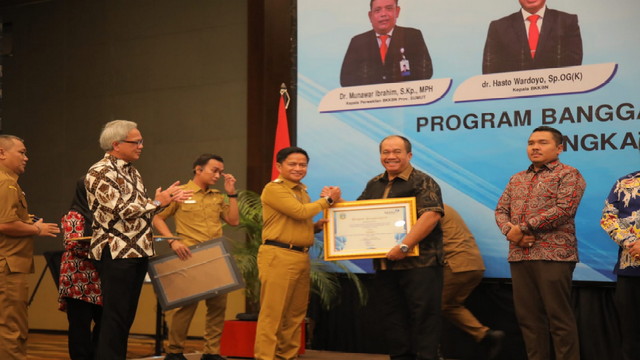 Read more about the article Wabup Asahan Terima Penghargaan Pelaksanaan DAK terbaik I