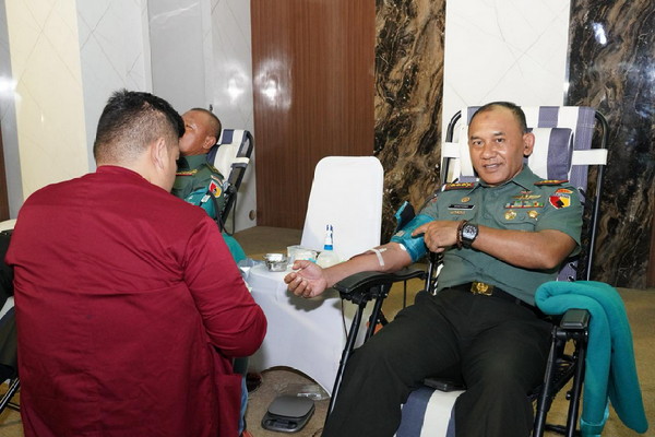 You are currently viewing Donorkan Darahnya, Danrem 081/DSJ : Semoga dapat Membantu dan Bermanfaat