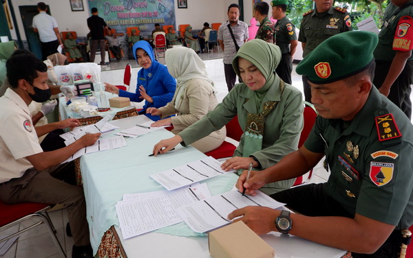 Read more about the article HUT Persit KCK Ke 78, Kodim 0801/Pacitan Selenggarakan Bakti Sosial Donor Darah