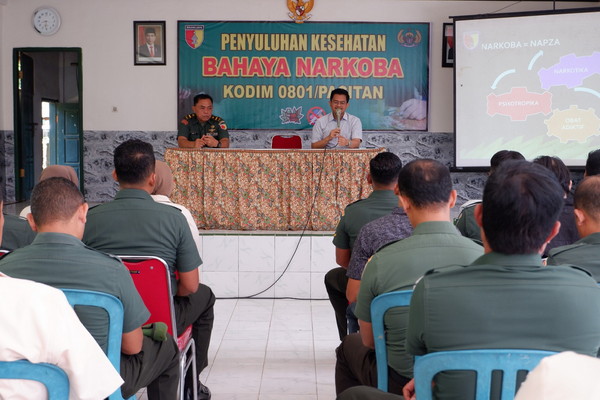You are currently viewing Upaya Cegah Dini, Kodim 0801/Pacitan Berikan Penyuluhan Kesehatan Bahaya Narkoba