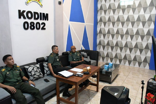 You are currently viewing Sukseskan Dapur Sehat, Dandim 0802/Ponorogo Vidcon Bersama Aster Kasad