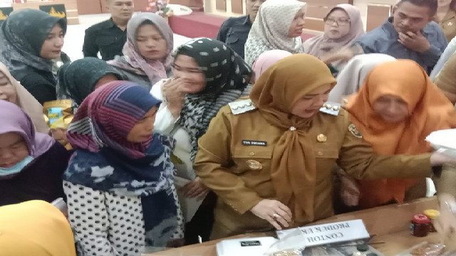You are currently viewing Walikota Bandarlampung Eva Dwiana Hadiri Pelatihan Kewirausahaan