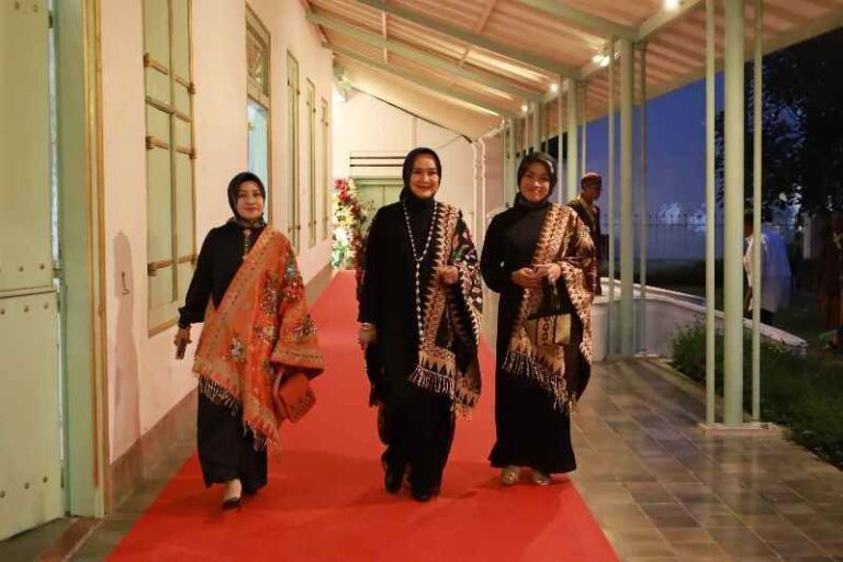 You are currently viewing TP PKK Ibu Riana Sari Menghadiri Welcome Dinner di Pracima Tuin Pura Mangkunegaran