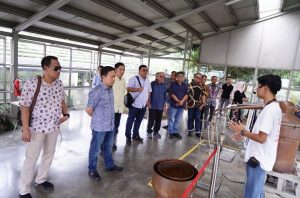 Read more about the article PJ Bupati Pringsewu Kunjungi Rumah Atsiri Tawangmangu untuk Pengembangan UMKM